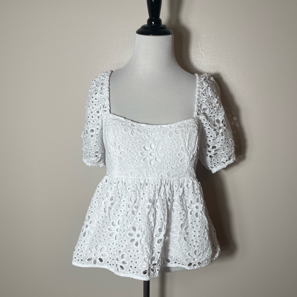 Lilly Pulitzer Kay Short Sleeve Eyelet Tip (size 6 - resort white)